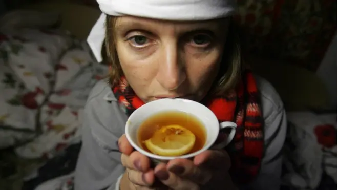 У МОЗ закликають не займатися самолікуванням, а звертатися до лікаря. Деякі симптоми дифтерії можуть нагадувати ангіну.