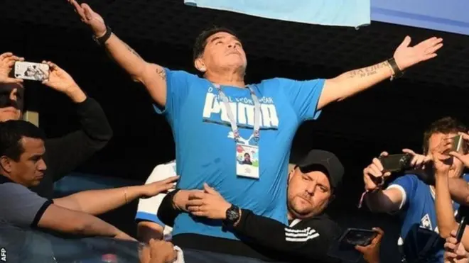 Sannadkii 1986-kii ayuu Maradona koobka adduunka u qaaday qarankiisa Argentina