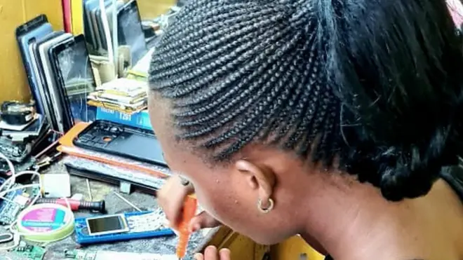 Jessica ubufundi bwa terefone yabwigiye kuri se