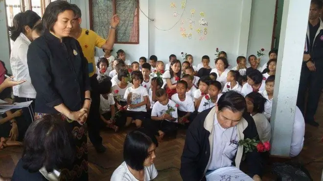 SAW လူမှုရေး အဖွဲ့က စောင့်ရှောက်ထားတဲ့ မြန်မာကလေးတွေကို ထိုင်း လူမှုဘဝ တိုးတက်ရေးနဲ့ လူ့ဘဝ လုံခြု့ံရေး ဝန်ကြီး လာရောက်ကြည့်ရှု