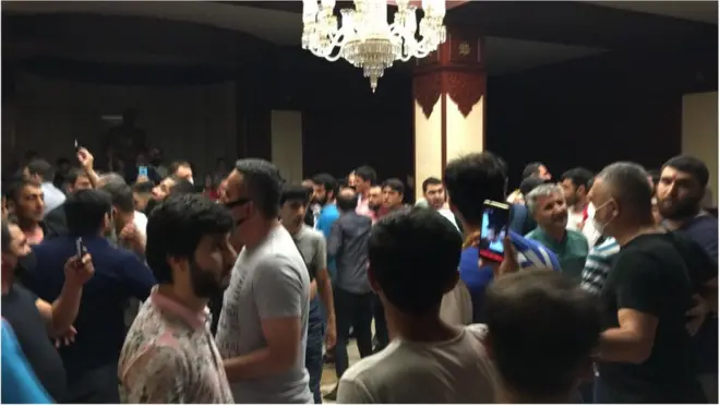 Milli Məclis, nümayişçilər Milli Məclisdə