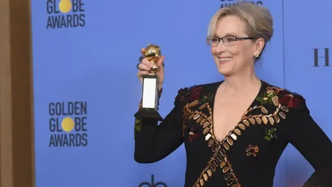 Меріл Стріп, яка отримала нагороду за видатні заслуги в кінематографі, під час свого виступу згадала випадок, коли Дональд Трамп пародіював журналіста з інвалідністю: за її словами, це "розбило їй серце"