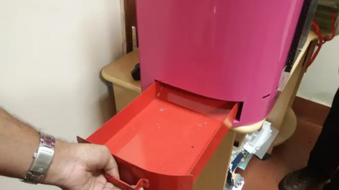 सैनिटरी पैड्स नष्ट करने वाली मशीन