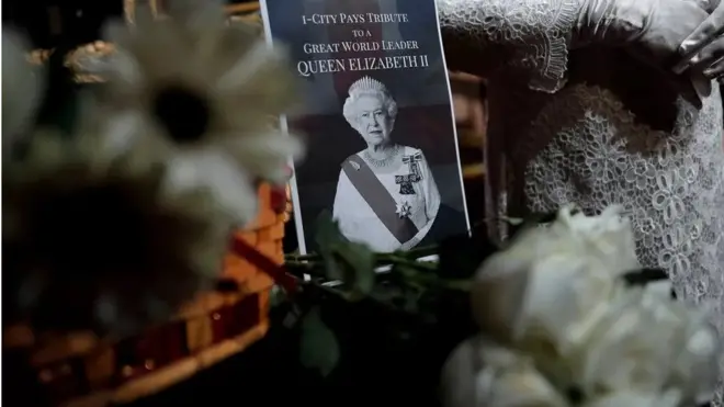 말레이시아에서도 여왕을 추모하고 있으나, 많은 말레이시아 청년들이 여왕에 대해 거의 알지 못한다