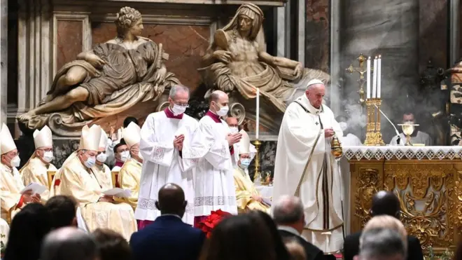 ጳጳስ ፍራንሲስ ኣብ ቫቲካን ውሑዳት ሰባት ዝተሳተፍዎ ቅዳሴ እናመርሑ