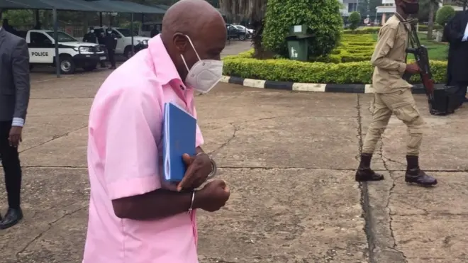 Rusesebagina atambuka ngo yinjira mu rukiko mu kwezi kwa kabiri