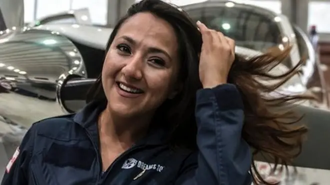 انھوں اپنا یہ تاریخی سفر امریکہ سے ایک چھوٹے طیارے میں شروع کیا ہے اور حال ہی میں وہ کابل پہنچی ہیں۔