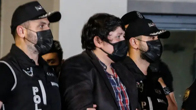 Mehmet aydın havalimanından çıkarılırken