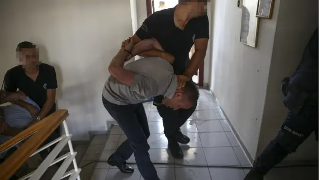 Darbe girişimi sonrası gözaltına alınan bir kişi