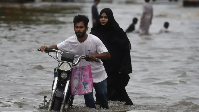 کراچی میں بارشیں