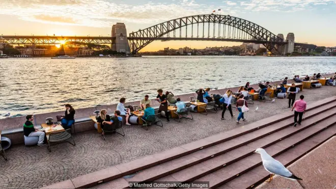 Tại bữa ăn tối ở Sydney, hóa đơn tiền ăn thường được chia đều, không phân biệt giàu nghèo