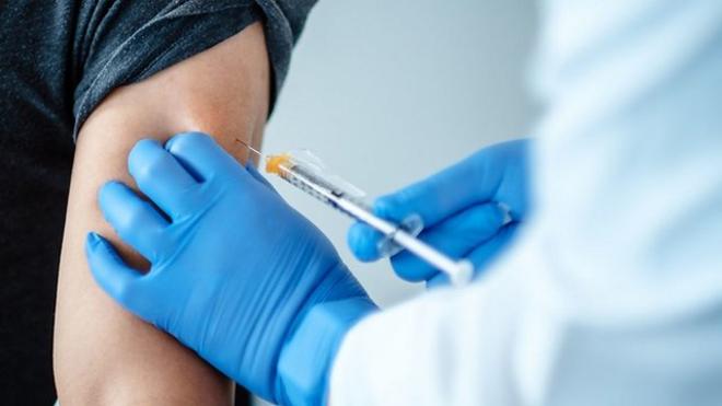 初期数据显示，辉瑞（Pfizer）和德国医药公司BioNTech研制成的新冠疫苗