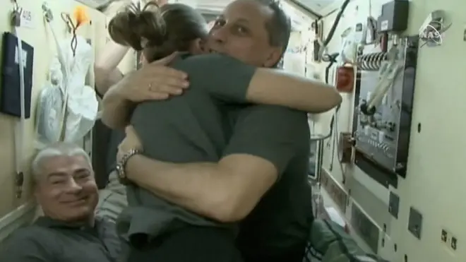 지구로 함께 귀환한 미국과 러시아 우주비행사