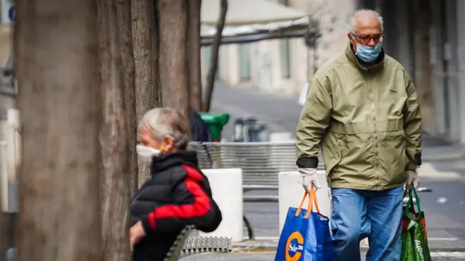 Kehidupan di Italia berubah drastis di tengah penerapan langkah-langkah ketat untuk mengendalikan penyebaran virus corona.