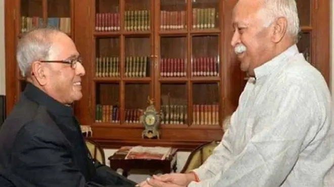 સર સંઘસંચાલક સાથે મુલાકાત કરી રહેલા પ્રણવ મુખર્જી