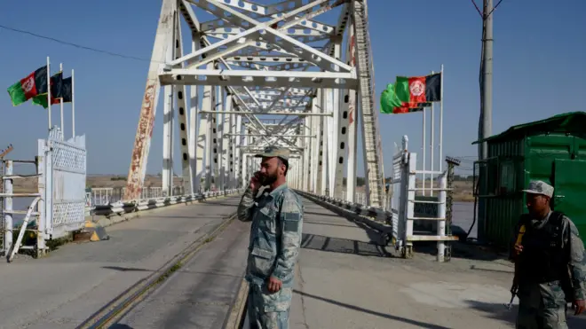 Железнодорожные пути в Хайратоне