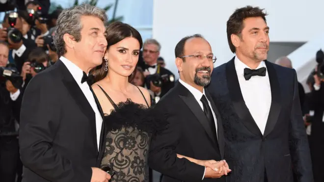 از راست خاویر باردم، اصغر فرهادی، پنه‌لوپه کروز و ریکاردو دارین