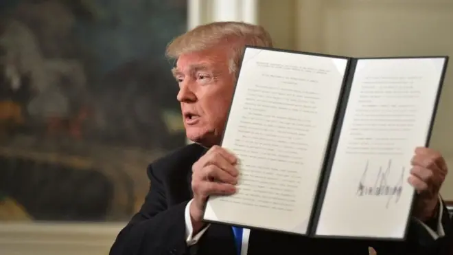 د امریکا ولسمشر له ۱۱ دقیقو وینا وروسته، قدس ته د امریکا د سفارت لېږدولو پرېکړې اړوند سند رسنیو ته وښود