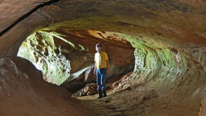 Foto de 2010 mostra a entrada da paleotoca de Boqueirão do Leão