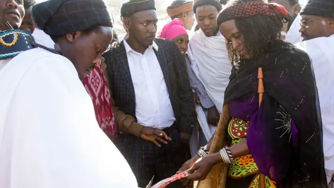 Abbaa Gadaa Kuraa Jaarsoo fi haadha warraa isaa(meedhicha walii kennu)