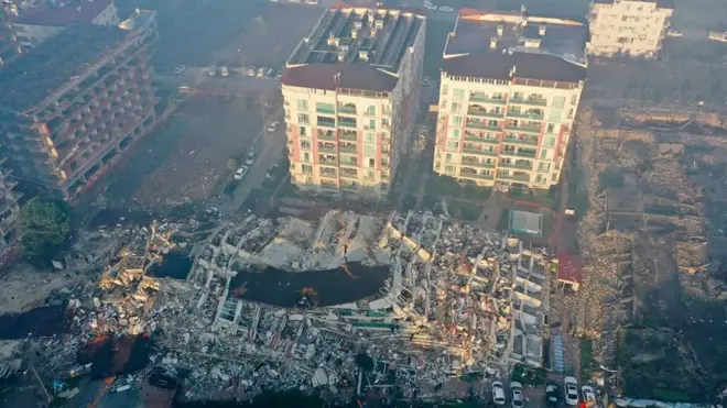 زلزال تركيا وسوريا: لقطات جوية تكشف مدى الدمار