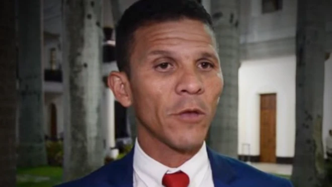 Aunque sea diputado suplente, Gilber Caro goza de inmunidad parlamentaria, lo que conlleva un trato diferente para ser detenido.