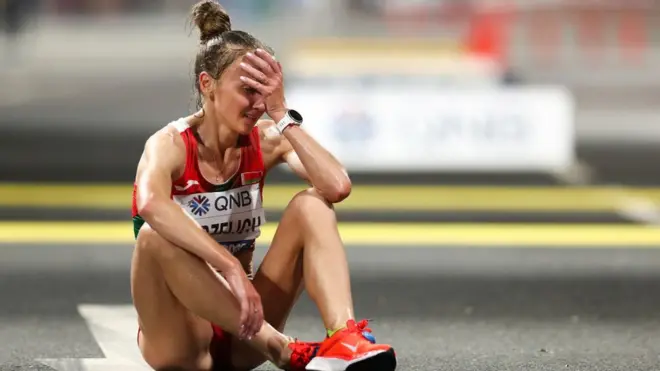 قطر میں شدید گرم موسم کے پیشِ نظر خواتین میراتھن میں حصہ لینے والی 41 فیصد ایتھلیٹس نے مقابلے سے دستبرداری کا اعلان کر دیا تھا