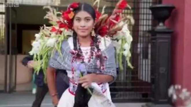 Дівчата змагаються за титул "Найгарнішої квітки землі"