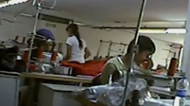 Türkiye'deki tekstil atölyelerinde çalışan çocuk işçiler.