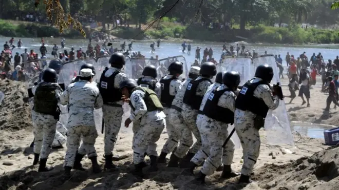 مهاجران در تلاش برای ورود به مکزیک