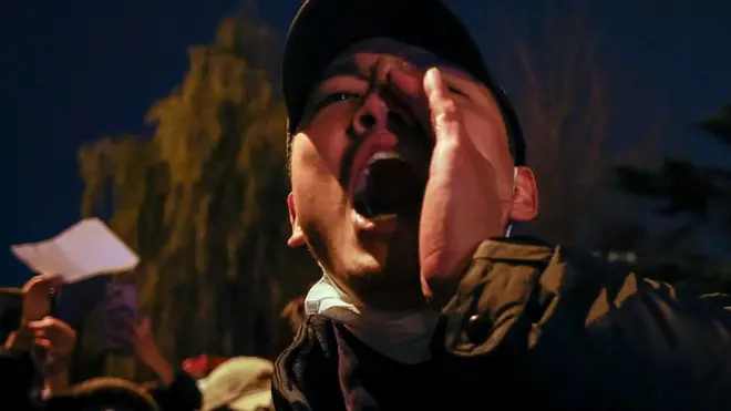 "Революция белых листов". Что происходит в Китае