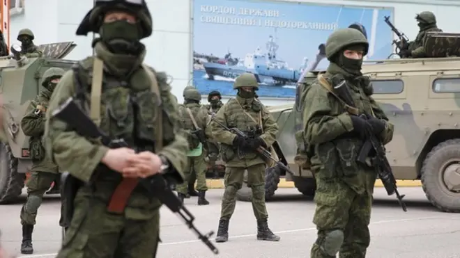 "الرجال الخضر الصغار" ظهروا في الشوارع في شبه جزيرة القرم الأوكرانية قبل سيطرة روسيا عليها عام 2014