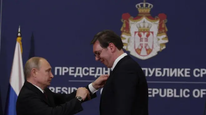 Svečano, ali bez poljubaca prilikom dodele ordena u januaru 2019. godine