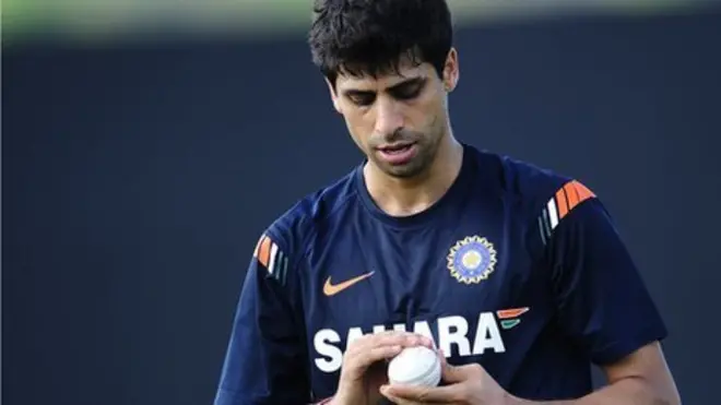 ભારતીય ક્રિકેટ ટીમના બોલર આશિષ નેહરા