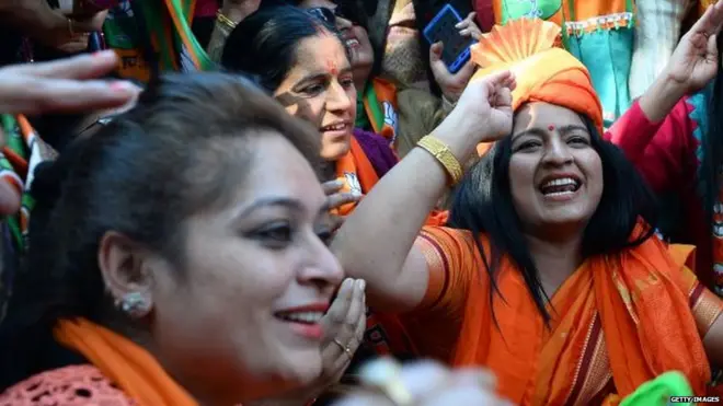 ભાજપના મુખ્યાલયે ઉજવણી કરી રહેલાં કાર્યકરો