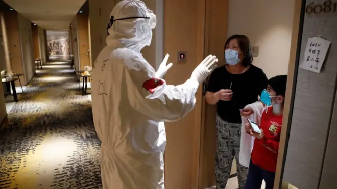 上海浦东国际机场加强预防措施，以遏制新型冠状病毒从海外的传播。