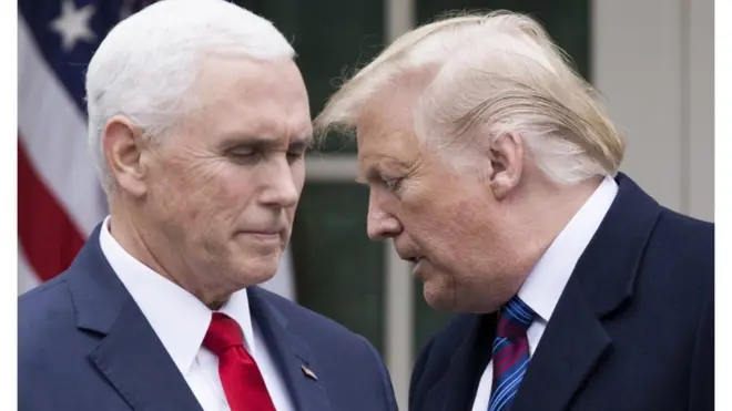النواب الديمقراطيون يطالبون مايك بنس يعزل ترامب