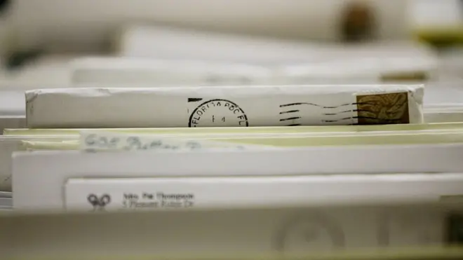 A šta biste vi uradili da pronađete dokumenta nekoga iz strane zemlje?