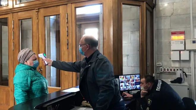 Перевірка температури