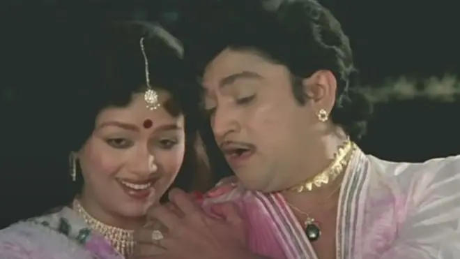 ફિલ્મ હિરણને કાંઠેમાં નરેશ કનોડિયા અને સ્નેહલતા