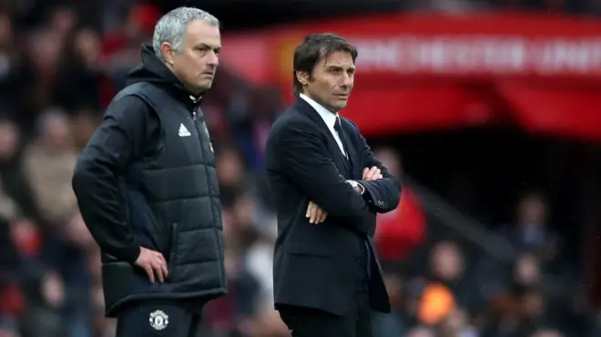 Antonio Conte (phải) đã thua Jose Mourinho trong trận đọ sức hôm 16/4