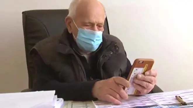 طبيب في الـ 99 في الخطوط الأمامية "لمحاربة كورونا"