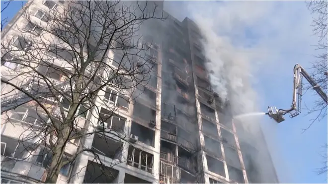 Горящий жилой дом