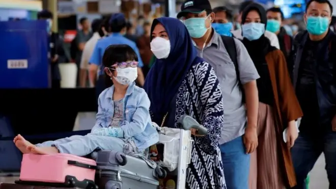Penumpang di bandara Halim Perdanakusuma, Jakarta tanggal 20 Maret lalu.