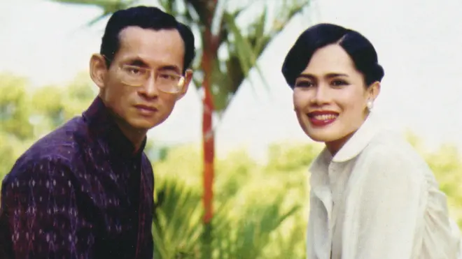 ภาพ รูป ราชินี ในหลวง พระบรมราชชนนีพันปีหลวง สมเด็จพระนางเจ้าสิริกิติ์