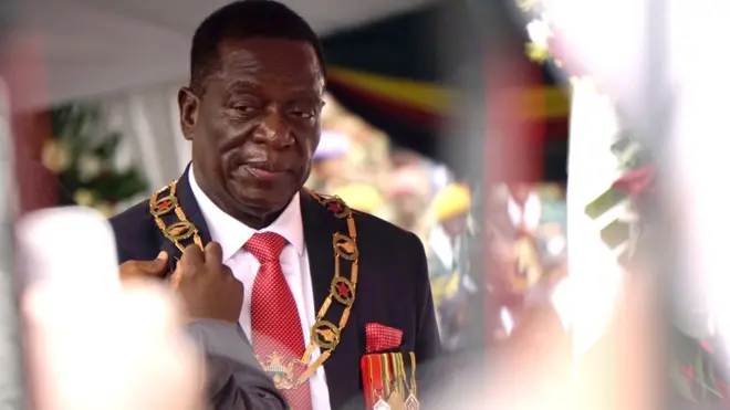 Le ''crocodile'' succède officiellement à Robert Mugabe.