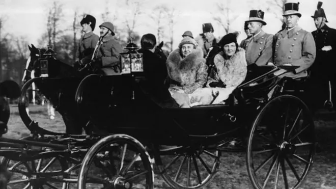 Kraliçe Wilhelmina, ülkesi Nazi işgali altındayken İngiltere'de kaldı