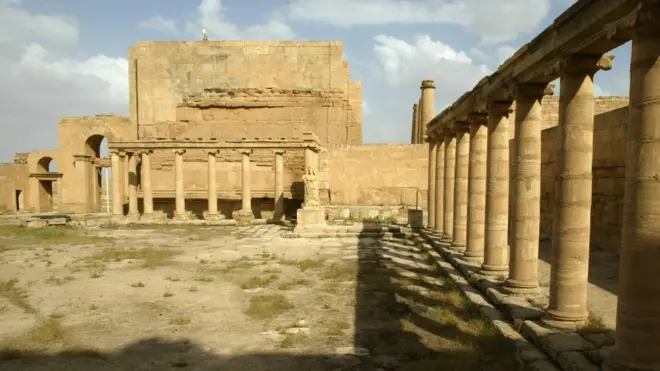Antik kent Hatra, 21 Nisan 2003'te böyle görünüyordu. IŞİD kontrolünde zarar gördüğü bildiriliyor.