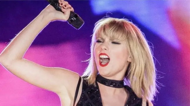 DJ Mueller bin also carry Taylor Swift (wey dey dis picture) go court