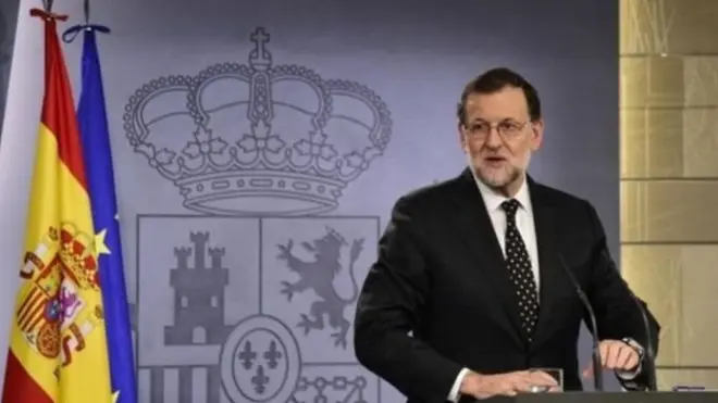 Selon la vice-présidente du gouvernement espagnol, Soraya Saenz de Santamaria, il n'aura plus de signature, il ne pourra plus prendre de décisions valables, il ne touchera plus son salaire.